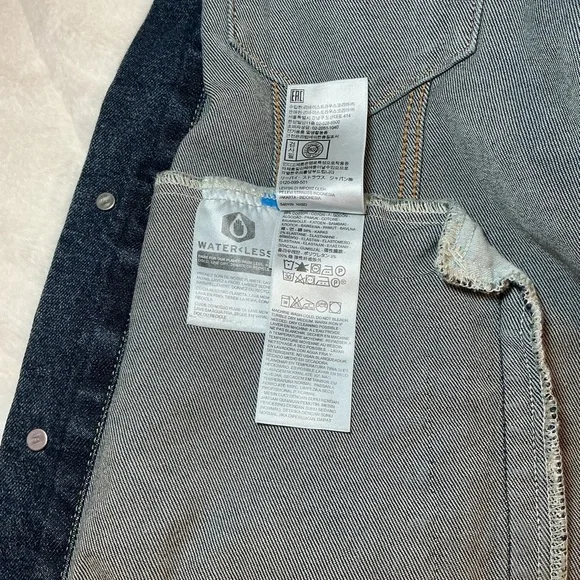 Levi’s Classic Blue Denim Jacket - Picture 10 of 10